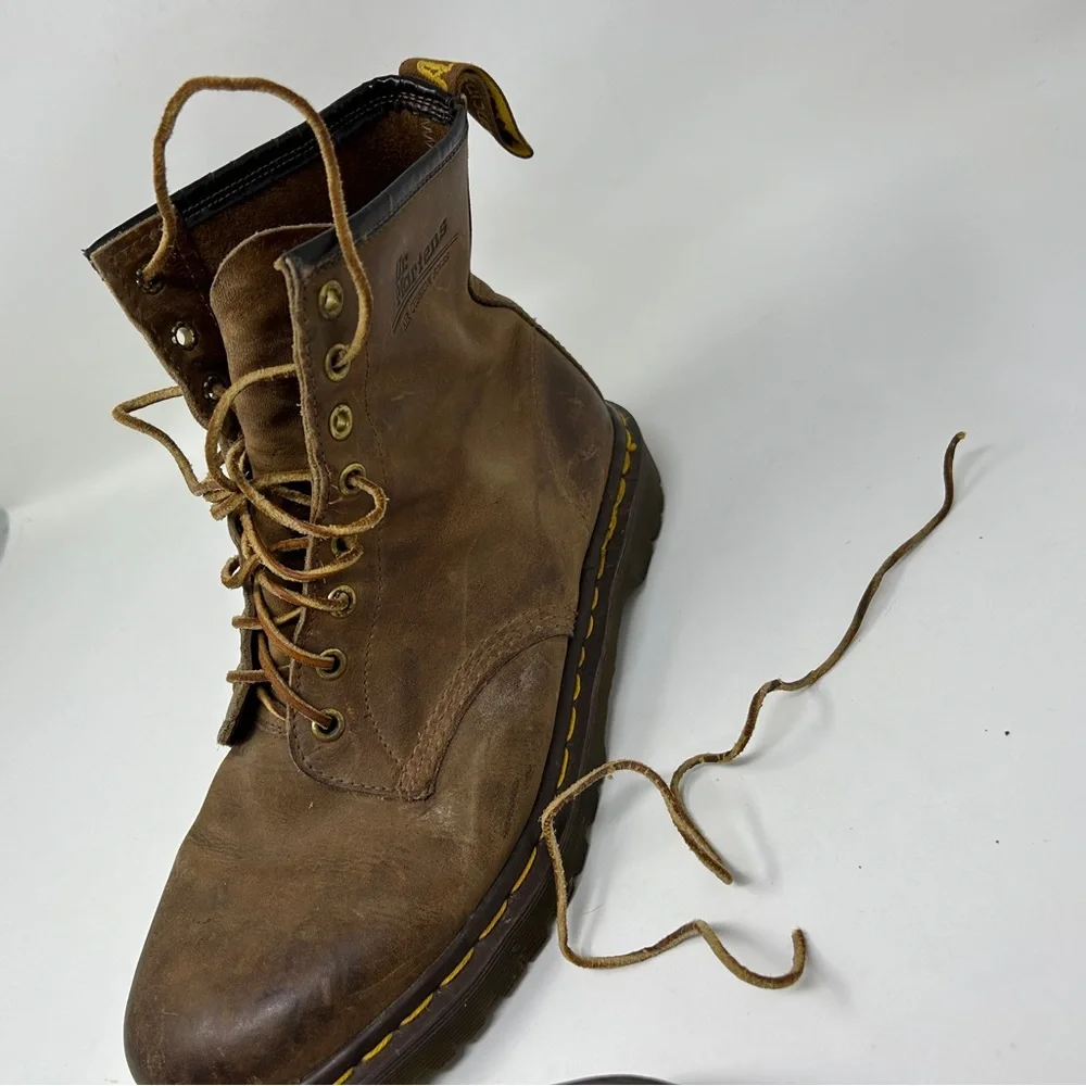 Dr. Martens Vintage leather SIZE UK 10 OR US 12 MADE IN ENGLAND need shoelaces_4